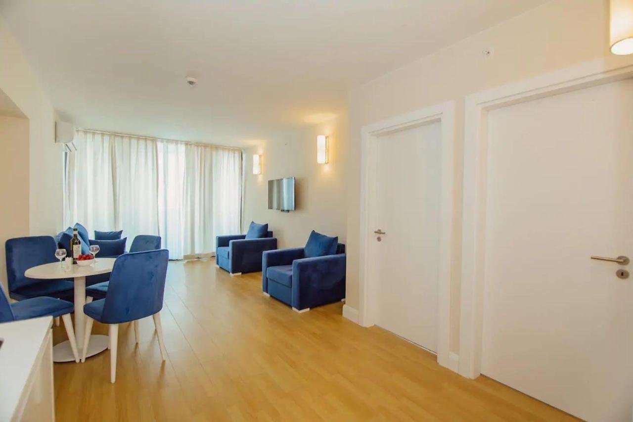 Orbi City Luxury Towers Aparthotel Batumi Esterno foto