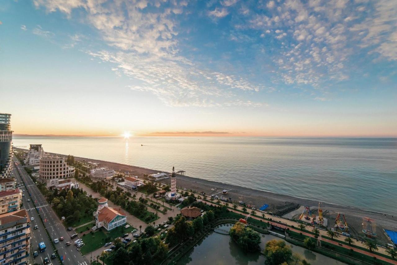 Orbi City Luxury Towers Aparthotel Batumi Esterno foto