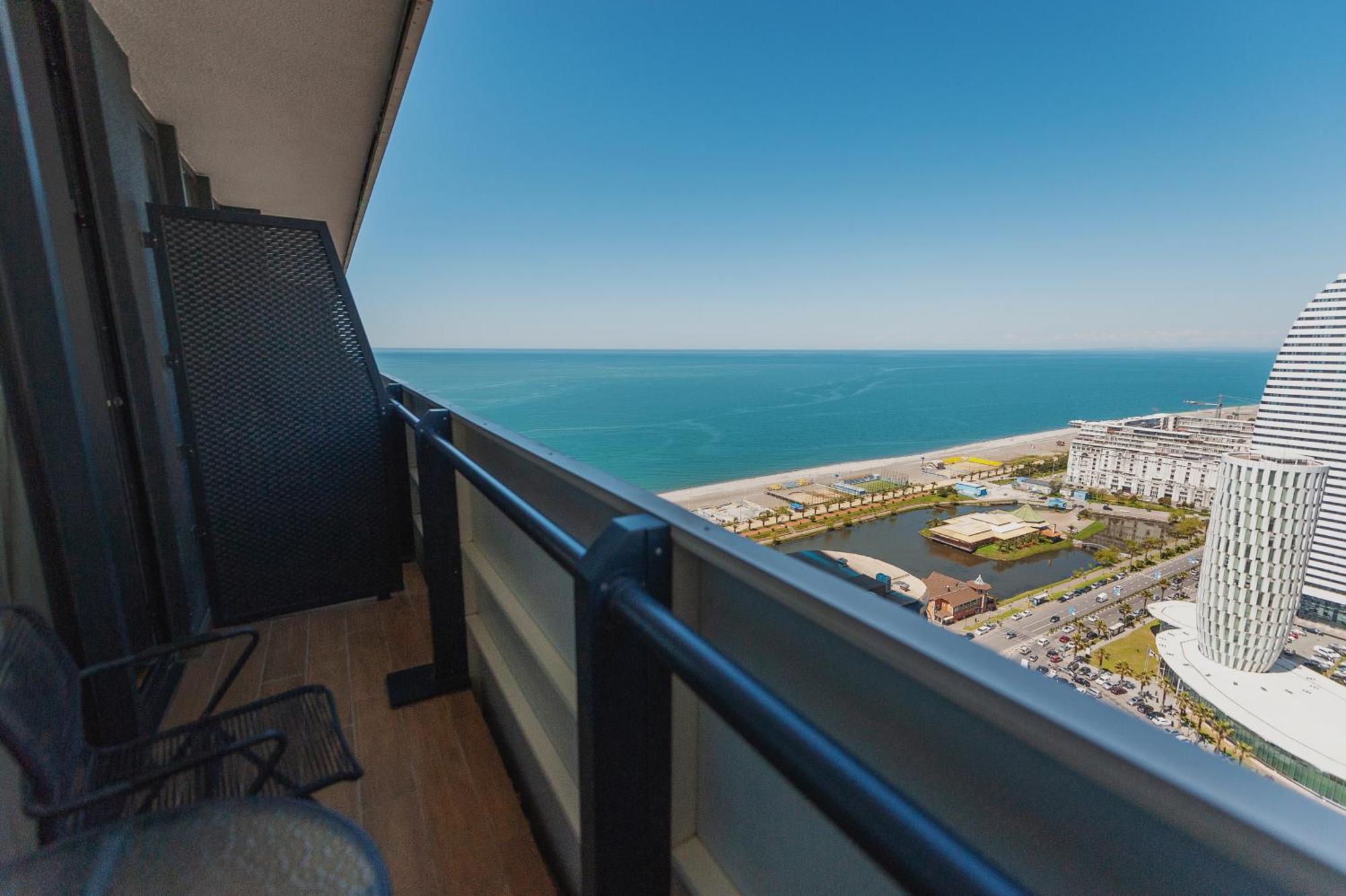 Orbi City Luxury Towers Aparthotel Batumi Esterno foto