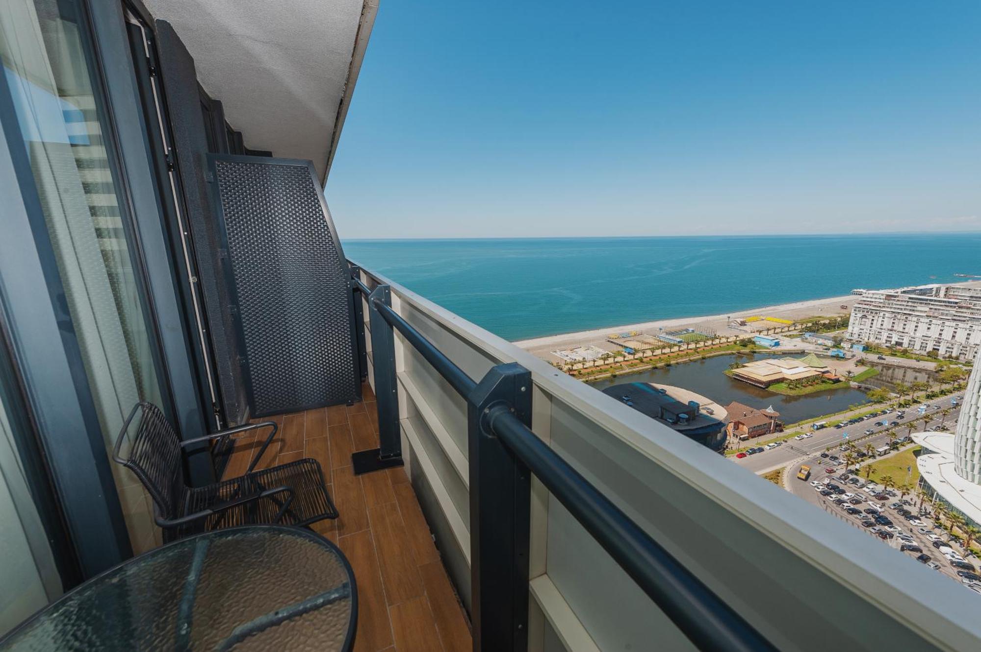Orbi City Luxury Towers Aparthotel Batumi Esterno foto