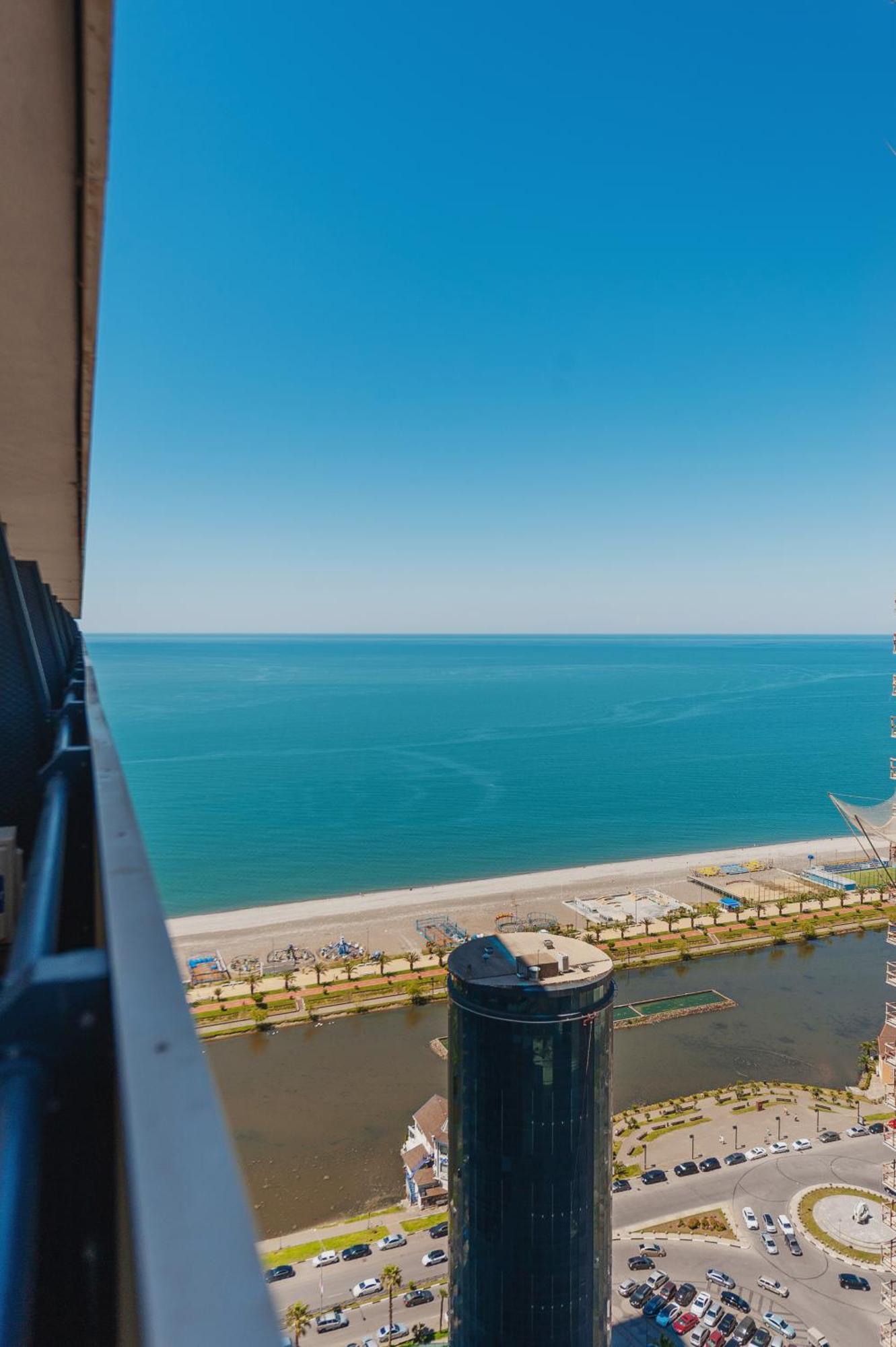 Orbi City Luxury Towers Aparthotel Batumi Esterno foto