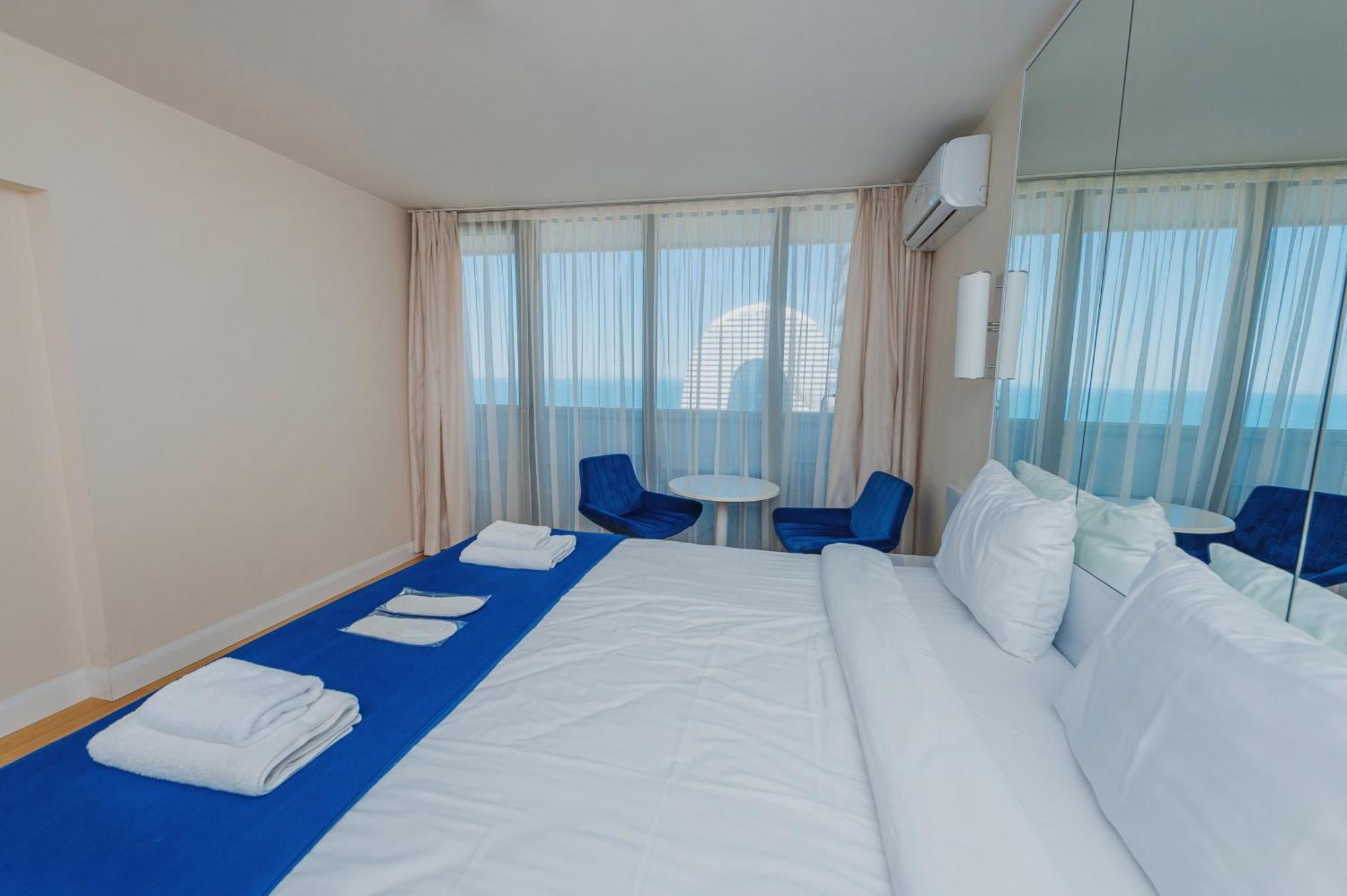 Orbi City Luxury Towers Aparthotel Batumi Esterno foto
