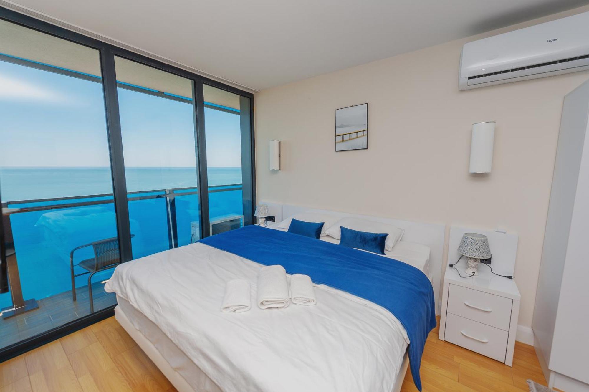Orbi City Luxury Towers Aparthotel Batumi Esterno foto