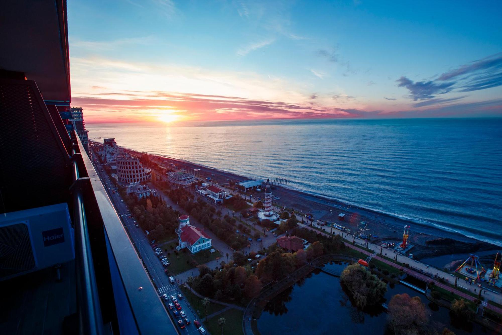 Orbi City Luxury Towers Aparthotel Batumi Esterno foto